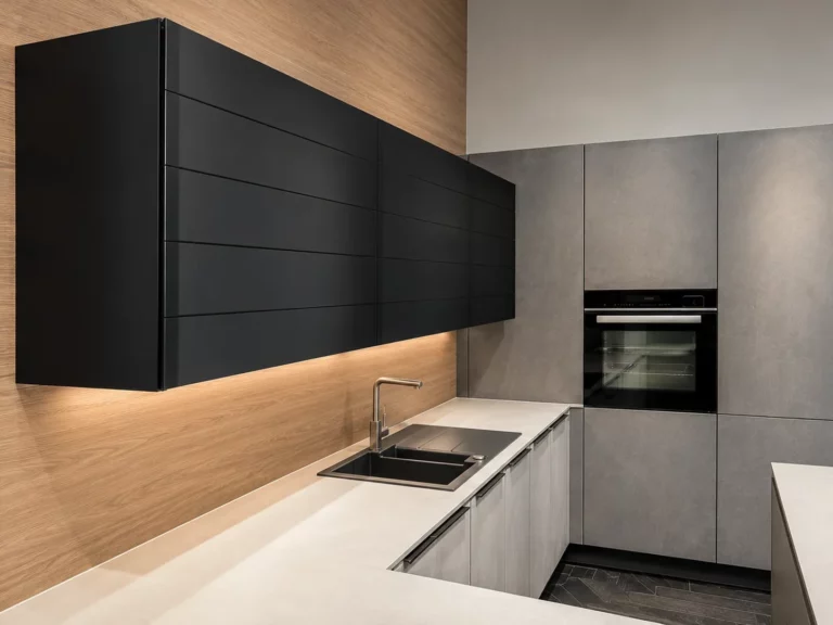 Îlot central de cuisine avec plan bois et façades ciment clair Repro
