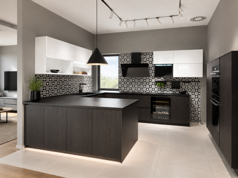 cuisine-ilot-central-chene-fin-noir-colonnes-four-cuisina